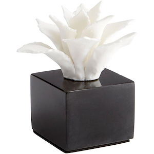 Calendine - small sculpture - 4 Inches Wide by 4.5 Inches Long - 844325