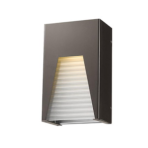 Millenial - 12W 1 LED Outdoor Wall Mount in Transitional Style - 6 Inches Wide by 10 Inches High - 600766